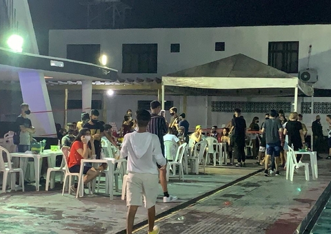 Festas com 2 mil pessoas são fechadas na noite de Natal em Manaus