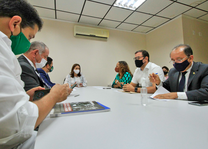 Prefeitura garante repasse do Fundeb a educadores de Manaus até dezembro