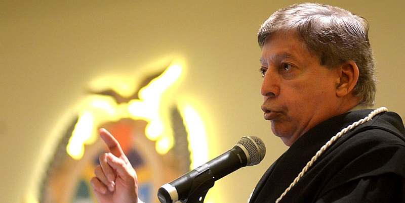 Conselheiro Josué Filho entrega pedido de aposentadoria ao TCE-AM