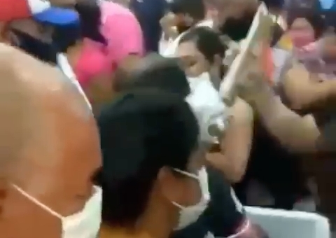 Vídeo: Clientes causam confusão em inauguração de supermercado em Manaus
