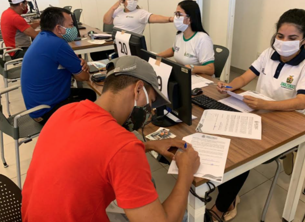 Moradores do Monte Horebe recebem 10ª parcela do Bolsa Moradia 