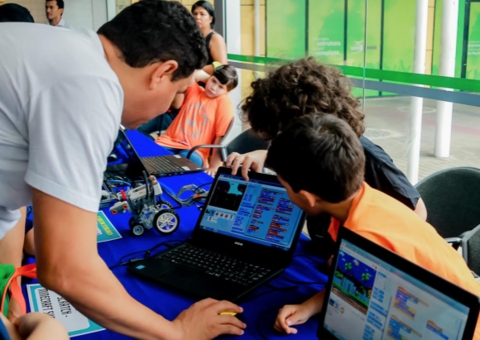 Escola oferta oficinas gratuitas para arrecadar alimentos para Abrigo Nacer