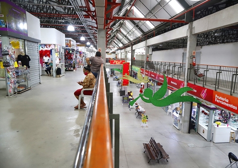 Galerias e shoppings populares ganham decoração do ‘Natal do Abraço’