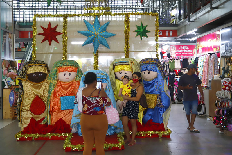 Galerias e shoppings populares ganham decoração do ‘Natal do Abraço’