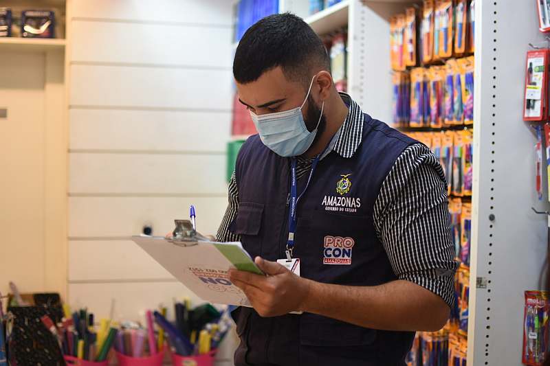 Procon-AM aponta variação de até 900% em preços de material escolar