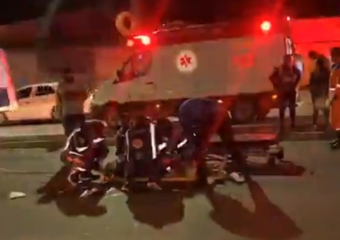 Homem é arremessado ao ser atingido por moto em grave acidente em Manaus