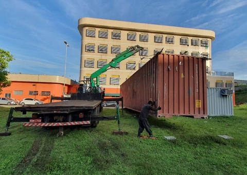 Novo surto de covid faz almoxarifado de hospital virar enfermaria em Manaus