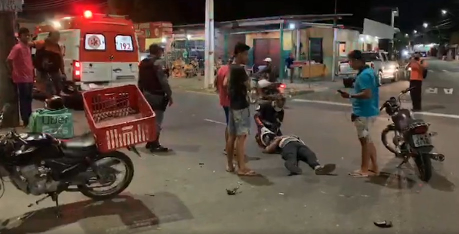 Acidente: Motociclistas se chocam violentamente em cruzamento em Manaus