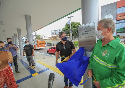 Prefeitura de Manaus entrega seis plataformas de ônibus na Constantino Nery