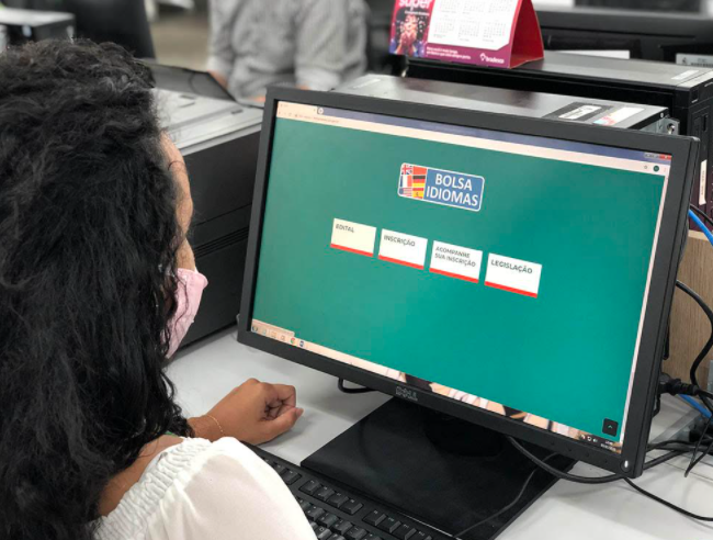 Bolsa Idiomas abre 25,5 mil vagas para sete línguas estrangeiras em Manaus