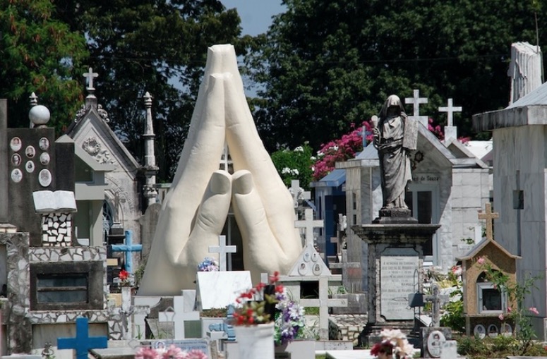 Cemitérios podem não abrir no Dia de Finados em Manaus