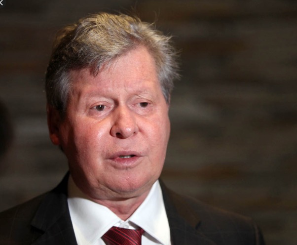 Arthur Neto contesta imunidade de rebanho em Manaus 