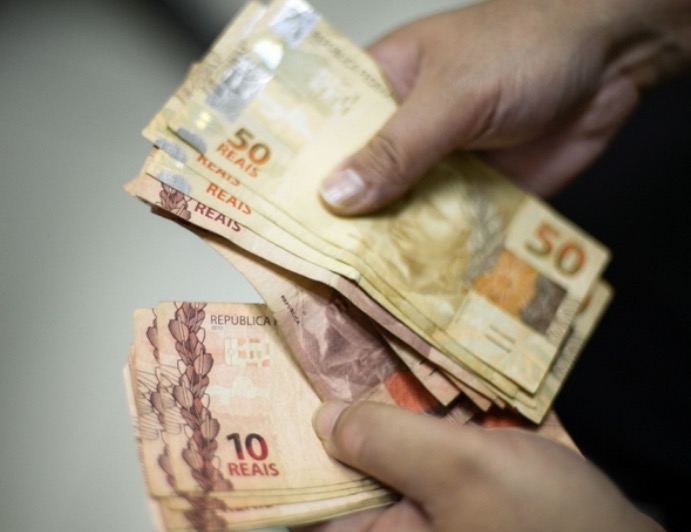 Prefeitura de Manaus anuncia data do pagamento do 13º salário; veja data