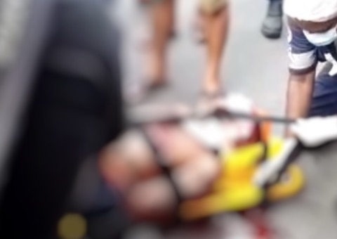 Jovem fica ferido em acidente grave em avenida de Manaus