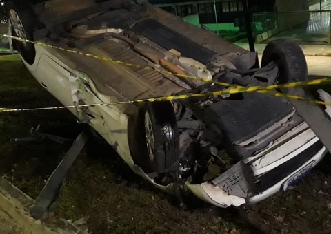 Motorista perde controle e colide violentamente com muro da UEA em Manaus