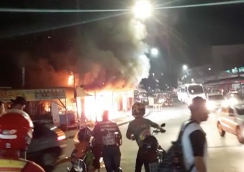 Botija explode e deixa lanchonete destruída em Manaus