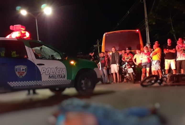 Motociclista morre atropelado por ônibus 'amarelinho' em Manaus