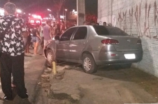 Motorista bêbado invade calçada e atropela duas pessoas em Manaus