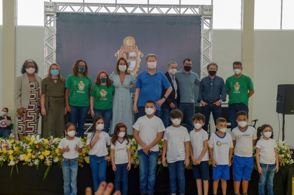 Arthur Neto anuncia pagamento do Fundeb para professores de Manaus 
