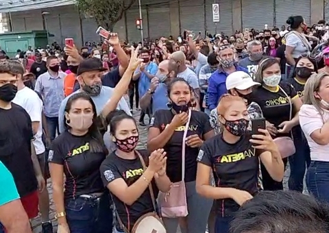 Lojistas pedem ‘Fora, Wilson’ em manifestação no Centro de Manaus