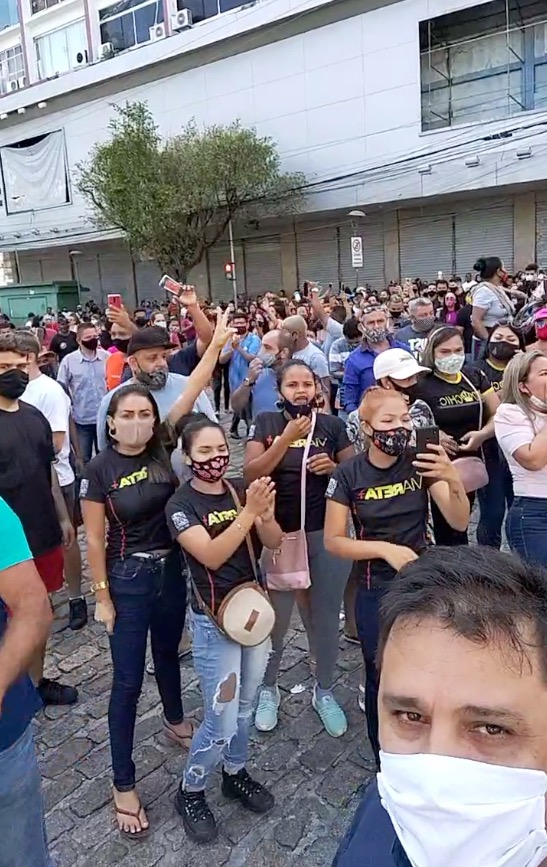 Lojistas pedem ‘Fora, Wilson’ em manifestação no Centro de Manaus