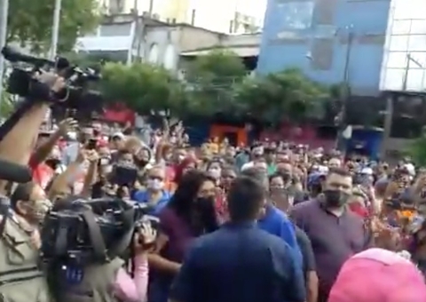 Equipe da Acrítica é hostilizada em manifestação no Centro de Manaus
