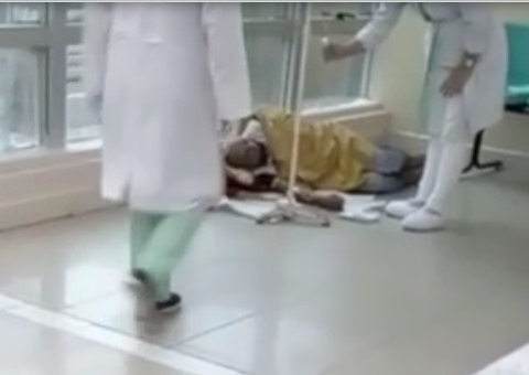 Com Covid, pacientes são atendidos em chão de SPA em Manaus; vídeo