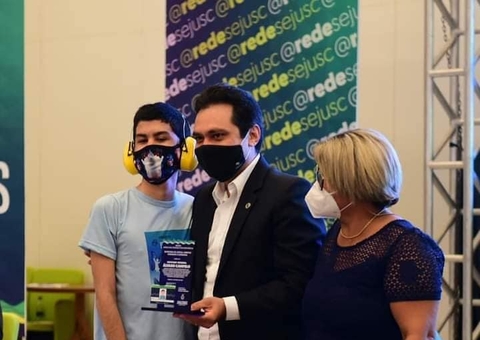 Primeiras 600 carteiras da pessoa com deficiência são entregues no Amazonas