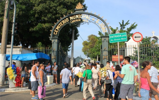 População deve evitar aglomerações em cemitérios de Manaus