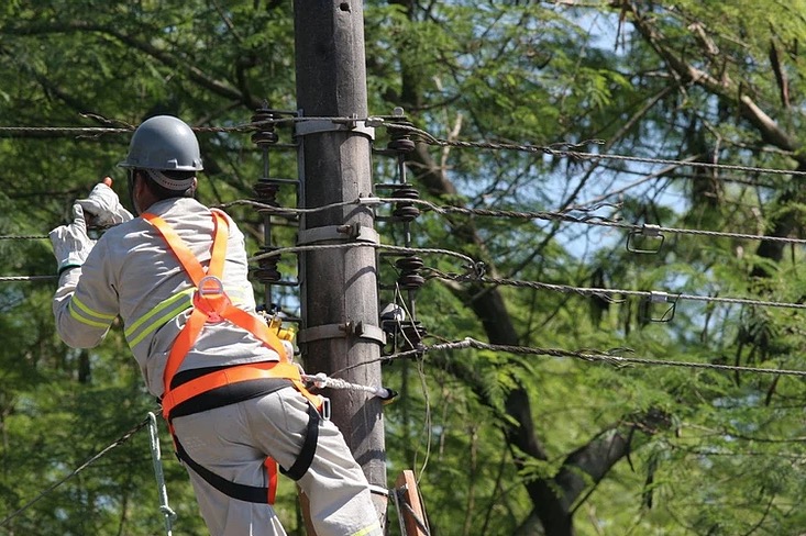 Justiça determina religação de energia cortada em casa de autista em Manaus