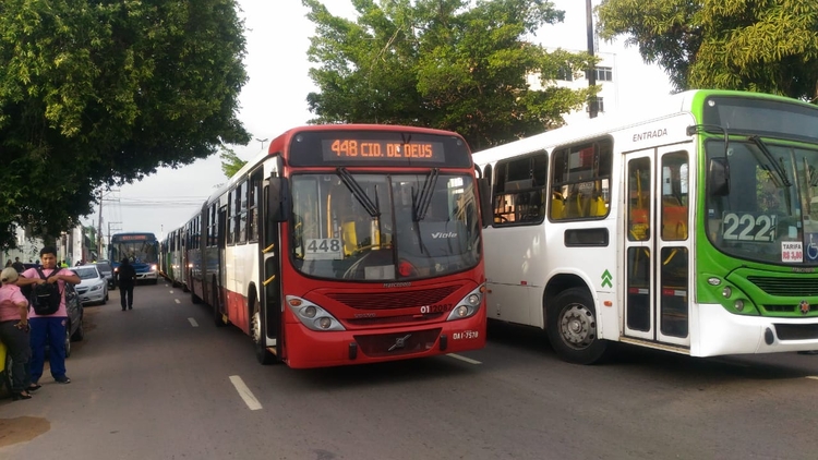 Após reunião, greve é cancelada e ônibus circulam normalmente em Manaus 