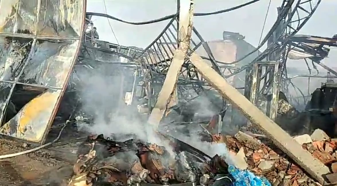 Veja como ficou fábrica de recicláveis que foi engolida pelo fogo em Manaus