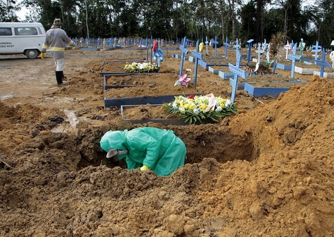 Manaus registra aumento de 80% no número de mortes diárias