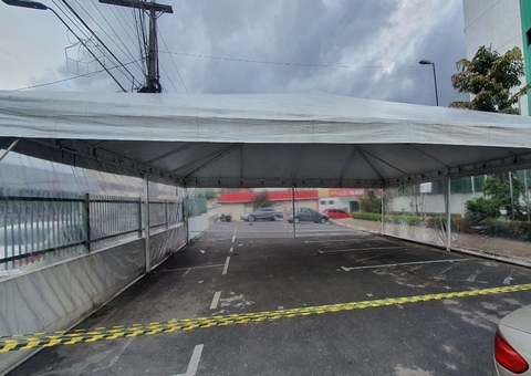 Covid: Tendas de triagem voltam a ser montadas em hospitais de Manaus