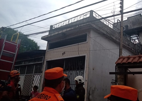 Casa em Manaus pega fogo após curto-circuito em ar-condicionado 