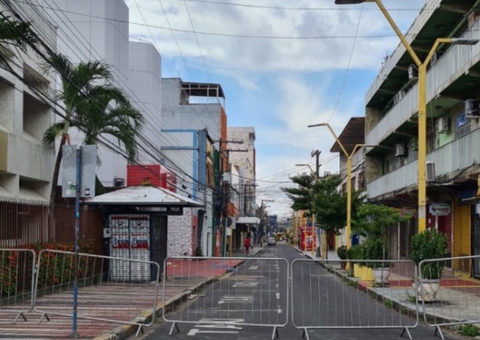 Ruas do Centro de Manaus são bloqueadas após Justiça mandar fechar comércio