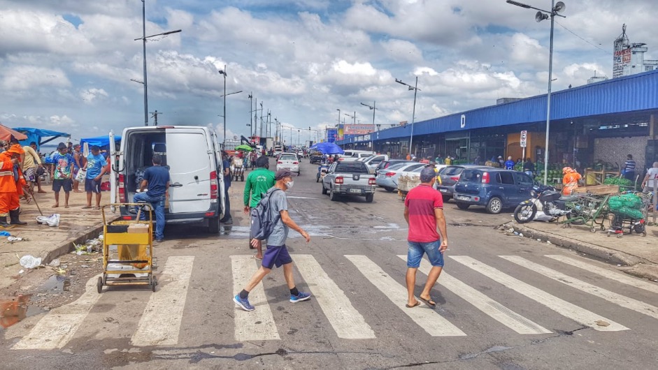 Centro de Manaus volta a registrar movimentação intensa; confira imagens