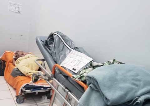 Pacientes com covid-19 dividem quarto com morto em hospital de Manaus