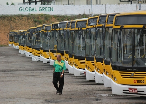 Rodoviários fazem greve e exigem pagamentos de salários atrasados em Manaus