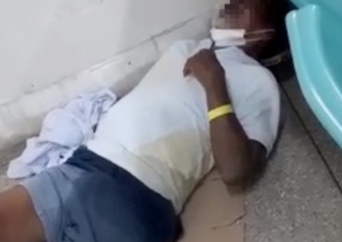 Sem atendimento, idoso passa mal no chão do Hospital João Lúcio; Vídeo