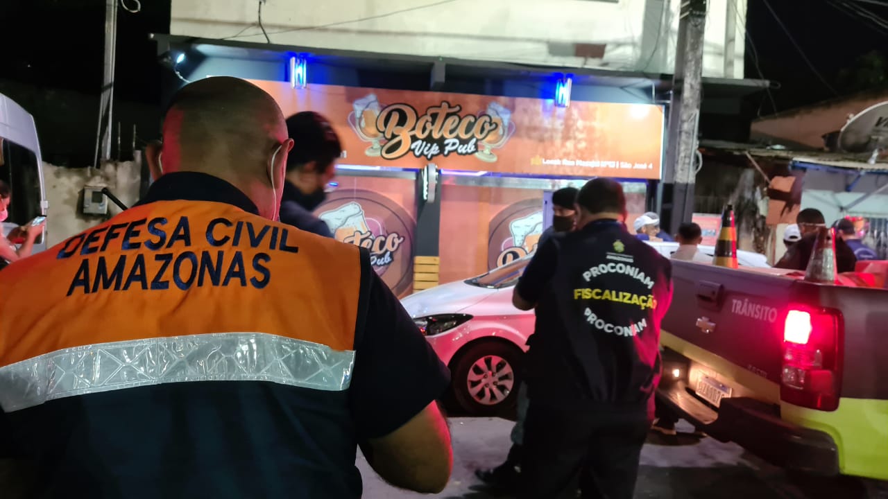 Bares são multados por descumprir decreto em Manaus 