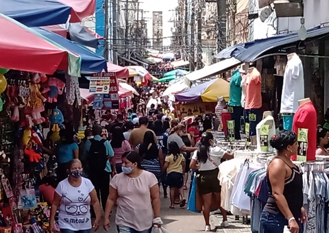 Após flexibilização de decreto população lota ruas do Centro de Manaus