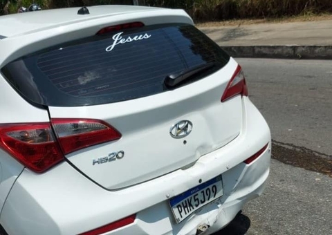 Carro é roubado em frente de lava-jato e dono oferece recompensa em Manaus 