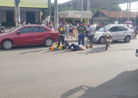 Mototaxista e fiscal ficam feridos após acidente em avenida de Manaus