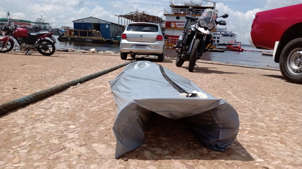 Tatuagem pode ajudar a identificar homem morto em porto de Manaus