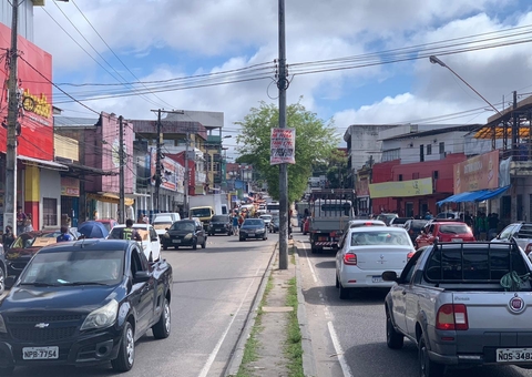 Polícia fecha estabelecimentos para cumprir decreto em Manaus