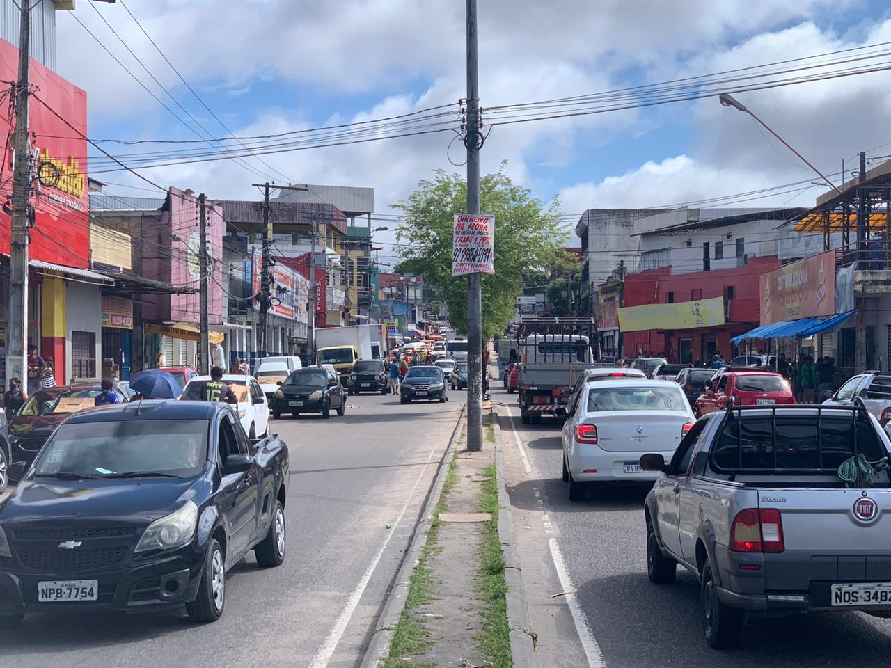 Polícia fecha estabelecimentos para cumprir decreto em Manaus