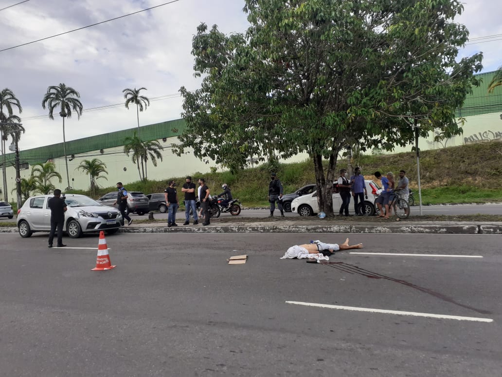 Homem morre após ser atropelado em avenida de Manaus