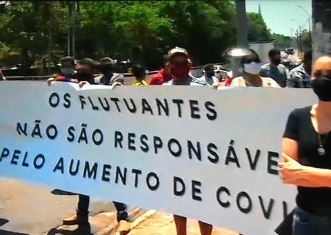 Donos de flutuantes fazem manifestação em Manaus contra decreto do Governo 