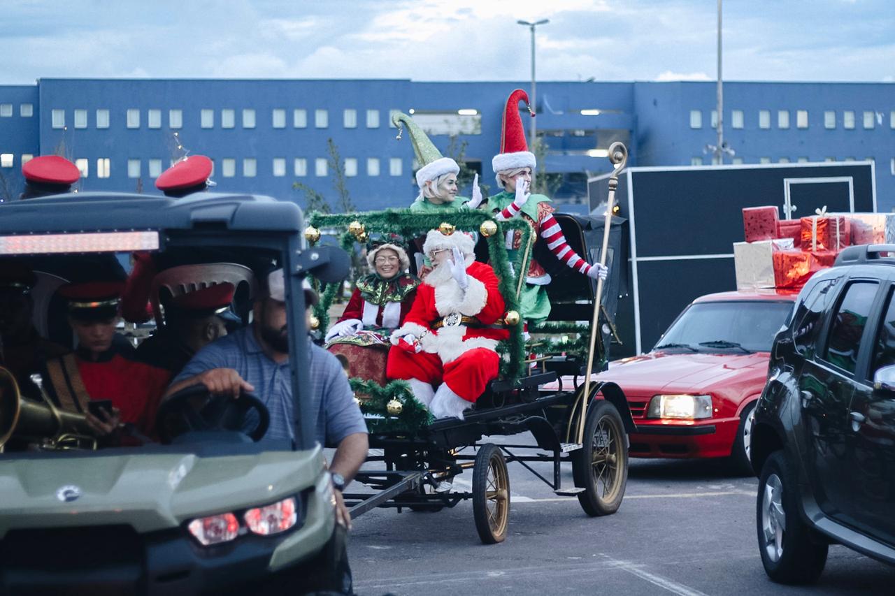 Nilton Lins promove Parada de Natal em Manaus